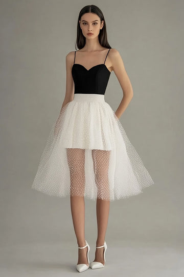 Robe mi-longue blanche en tulle aligne